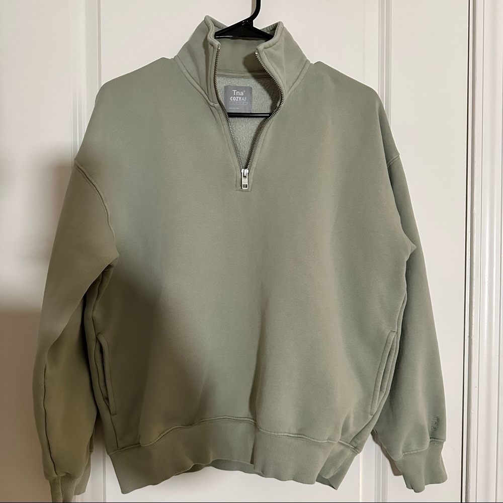 Aritzia TNA cozyaf boyfriend 1/4 zip sweatshirt